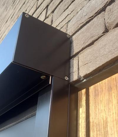 voorzetscreen op de gevel